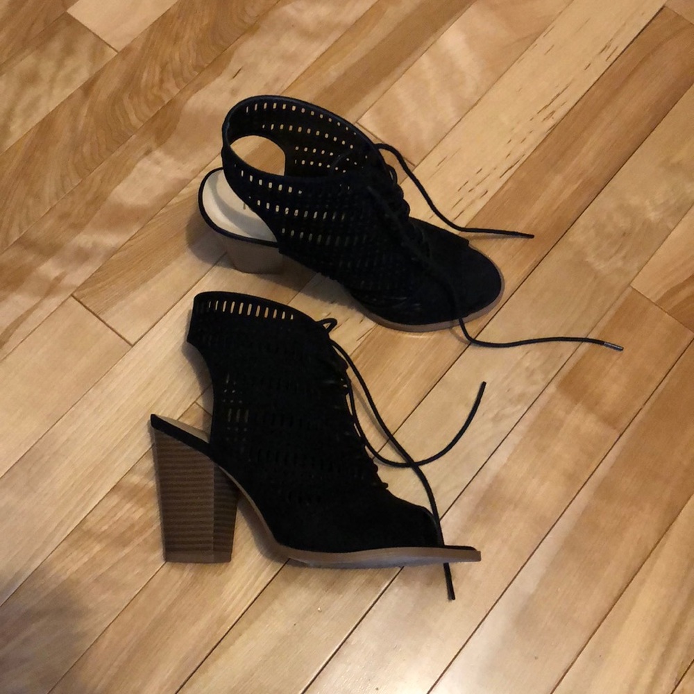 Open toe shoes
